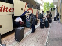 ABD'den Gelenlerin Karantina Süresi Doldu Evlerine Yola Çıktılar