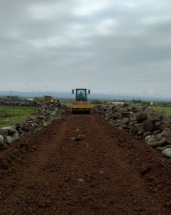 Bağlar Belediyesi, Sokağa Çıkma Kısıtlaması Gününde 5 Mezranın Yolunu Tamamladı