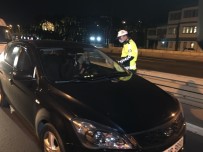 İstanbul'da Sokağa Çıkma Kısıtlamasında 15 Temmuz Şehitler Köprüsü'nde Polis Denetimleri Devam Ediyor.