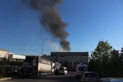Kocaeli'deki Fabrika Yangını Söndürüldü