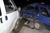 Konya'da Otomobille Kamyonet Çarpıştı Açıklaması 1 Ölü, 4 Yaralı