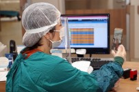 (Özel) Korona Virüs Tedavisi Gören Hemşire, Alkışlarla Tekrar Görevine Başladı