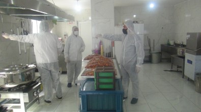 Vanlı Yetim Çocuklara Yemek İkramı