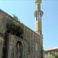 CAMİİ - Ayasofya hazımsızlığı bunu da yaptırdı! Camiye Yunan bayrağı asıldı...