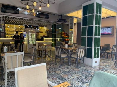 Isparta'da Kafeler Caddesi İlk Gün Boş Kaldı