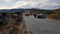İzmir'de Kamyonet İle Otomobil Çarpıştı Açıklaması 5 Yaralı
