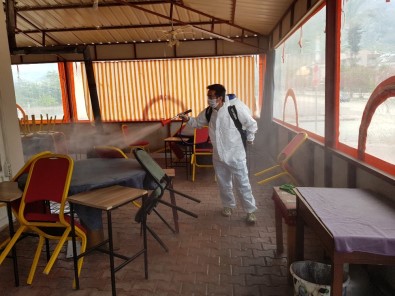 Kemer'de Kahvehaneler Dezenfekte Ediliyor
