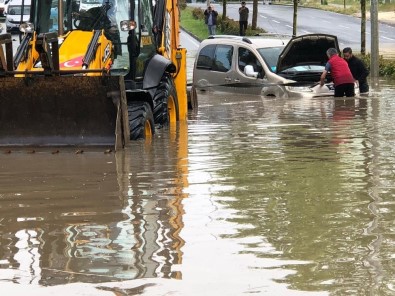 Tekirdağ'da Şiddetli Yağış Araçlar Suya Gömüldü