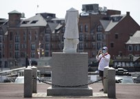 BOSTON - ABD'de Kristof Kolomb'un Heykeli Sökülüp Göle Atıldı