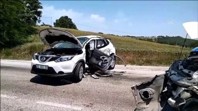 Samsun'da Otomobil Kamyonetle Çarpıştı Açıklaması 2 Yaralı