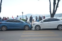 Aynı Marka Otomobiller Kafa Kafaya Çarpıştı Açıklaması 2 Yaralı