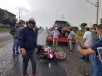 Traktör İle Motosiklet Çarpıştı Açıklaması 1 Yaralı Haberi