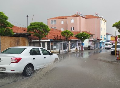 Yunak'ta Yağmur Yağışı Etkili Oldu