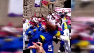Fransa'da Sağlık Çalışanlarından 'Danslı' Protesto