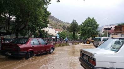 Kayseri'de Sağanak Yağış Sele Neden Oldu