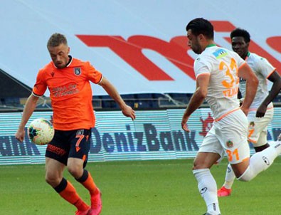 Başakşehir zirve takibini sürdürdü!