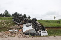 Bolu'da, Karşı Şeride Geçen Tır 50 Metrelik Şarampole Yuvarlandı