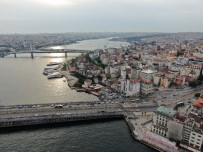 Eminönü'nde Tehlikeli Kalabalık
