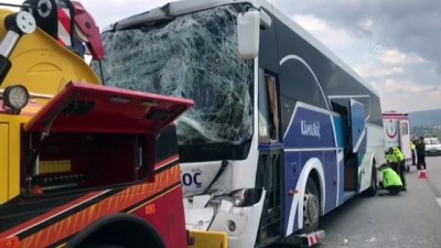 Eskişehir'de Yolcu Otobüsü İle Çekici Çarpıştı Açıklaması 17 Yaralı
