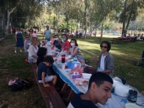 Kuşadası'nda Sosyal Mesafeli Piknik