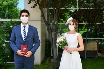 Büyükşehir'in Bahçede Nikah Dönemi Devam Ediyor