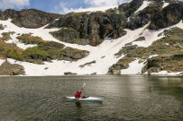 Buzul Göllerinde Kano Denemesi Yaptılar