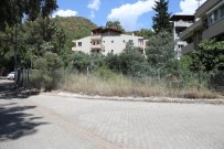 Marmaris'te Boş Arsalar Temizleniyor
