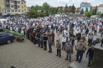Trafik Kazasında Hayatlarını Kaybeden 6 Kişiden 3'Ü Toprağa Verildi