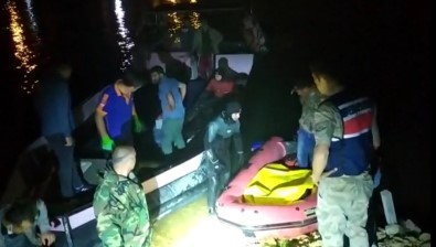 Erzincan Ve Elazığ'dan Gelen Balık Adamlar Cesedi Sudan Çıkardı