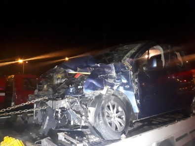 Sivas'ta Yolcu Otobüsüyle Hafif Ticari Araç Çarpıştı Açıklaması 6 Yaralı