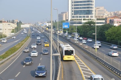 'Yeni Normalleşme' Döneminde İstanbul'da Trafik Yoğunluğu Devam Ediyor