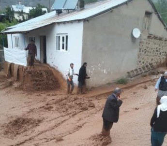 Bingöl'ü Depremin Ardından Sel Vurdu