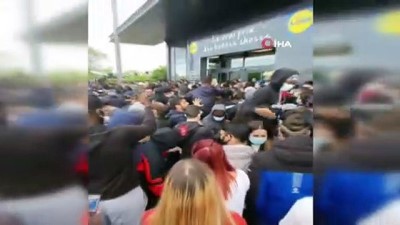 Fransa'da İndirimli Oyun Konsolu İzdihama Neden Oldu, Polis Gazla Müdahale Etti