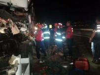 Hurdaya Dönen Tırda Sıkışan Sürücü Hayatını Kaybetti