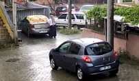 Kocaeli'de Etkili Olan Dolu Yağışı Araçların Üzerine Halı Serdirdi