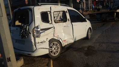 Konya'da Tır Ve Hafif Ticari Araç Çarpıştı Açıklaması 1 Yaralı