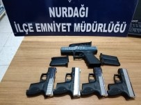 Nurdağı'nda Durdurulan Otomobilde Silahlar Ele Geçirildi Haberi