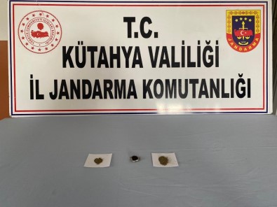 Tavşanlı'da Otomobilden Uyuşturucu Çıktı