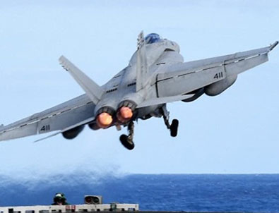 ABD'ye ait savaş uçağı düştü!