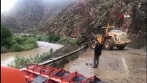 Artvin-Erzurum Kara Yolu Heyelan Nedeniyle Ulaşıma Kapandı Haberi