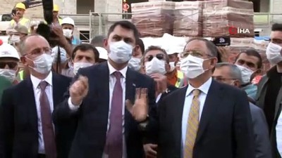 Bakanı Kurum Elazığ'da Depremzedeler İçin Yapılan Konutlarda İncelemelerde Bulundu