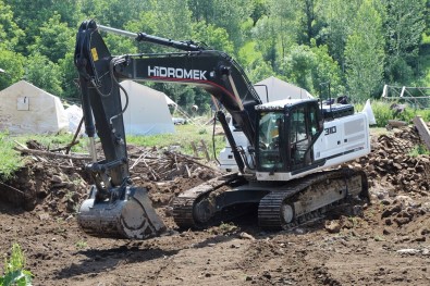 Bingöl'de Deprem Bölgesinde Enkaz Kaldırma Çalışmaları Başladı