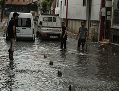 İstanbul'u sel aldı! İSKİ ne yapıyor?