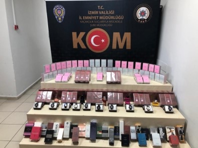İzmir'de Piyasa Değeri 1 Milyon TL Olan Gümrük Kaçağı Ürünler Ele Geçirildi