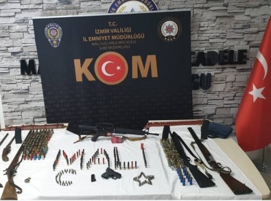 İzmir'de Tefecilere Operasyon Açıklaması 4 Gözaltı