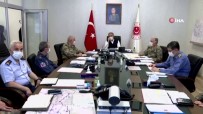 Milli Savunma Bakanı Akar Harekat Merkezi'nde
