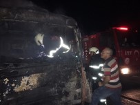 Saç Yüklü Tır Yangın Sonrası Kullanılamaz Hale Geldi