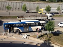 Başkentte Belediye Otobüsü Yön Levhasına Çarptı Haberi