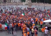 İtalya'da Turuncu Yeleklilerden Hükümet Karşıtı Protesto