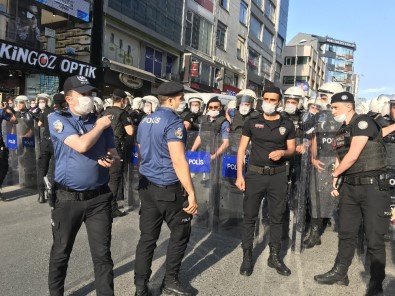 Kadıköy'de İzinsiz Gösteri Yapmak İsteyen Gruba Müdahale